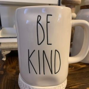 Rae Dunn Be Kind mug